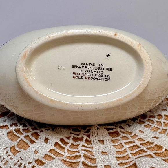 Vintage Staffordshire England Gravy Boat | Blue & White | 22K Gold Trim - Picture 8 of 8